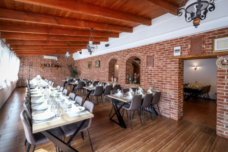 kráľovská husacina,husacina slovenský grob,husacina donáška,najlepšia husacina slovenský grob,zážitková reštaurácia,husacina u jakuba,husacina slovenský grob cena,slovenský grob husacina,Grobsky dvor,Husacina u Zápražnych,Stolček prestri sa,Zlatá hus,husacie hody grob,husacie hody bratislava,oslavy bez starostí,oslavy narodenín,husacina u galika,husacina karolina,husacina gurmánsky dvor,husacina v grobe